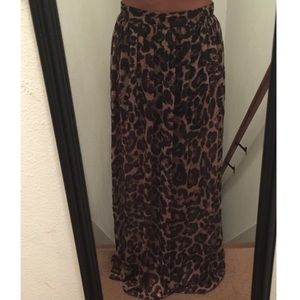 Sale🛍..Long leopard maxi skirt💥